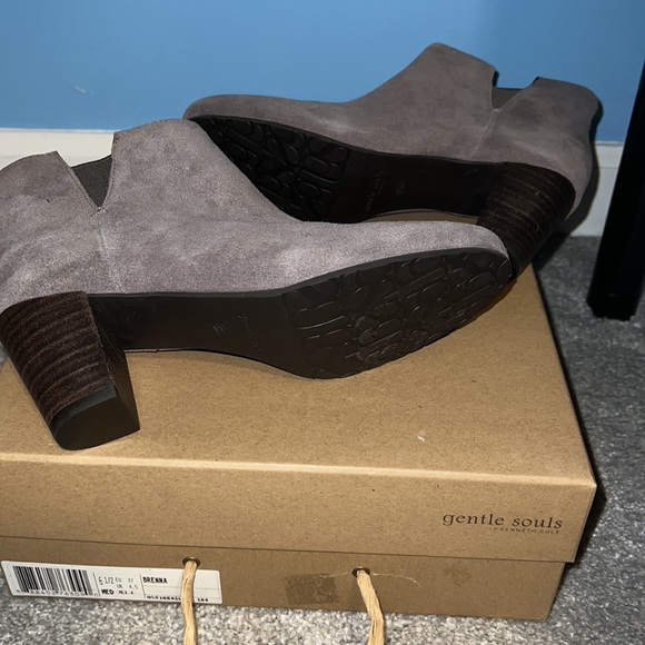 NIB booties - Picture 5 of 7
